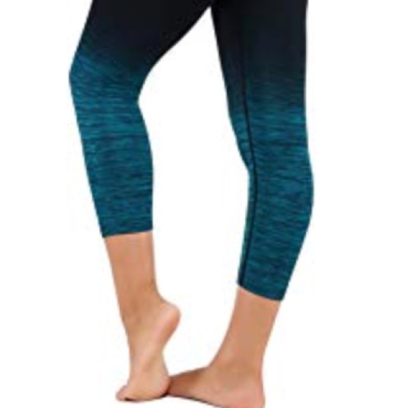 Capri style Yoga Leggings - Picture 2 of 3